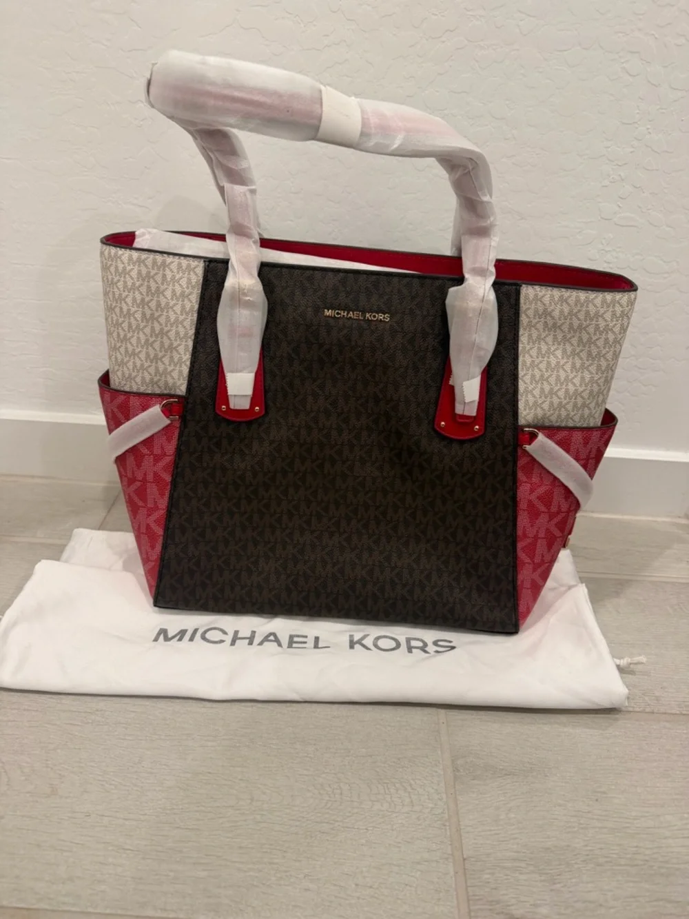 Michael Kors Signature Tote in Brown, Beige and Red Trim - Picture 4 of 6